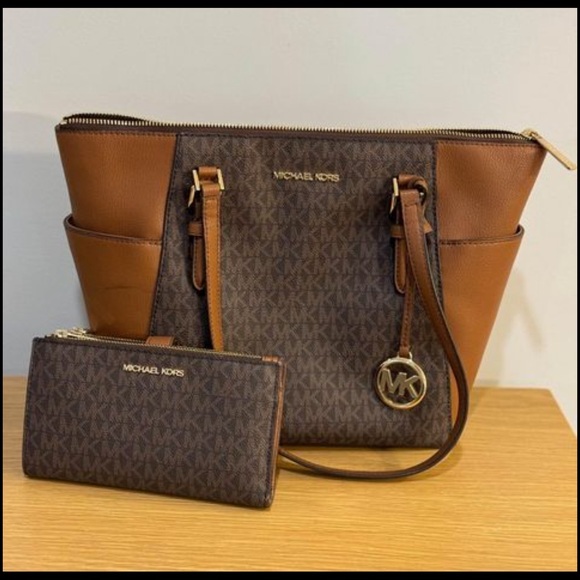 Michael kors purse/wallet - Picture 1 of 5